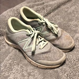 New Balance tennis shoes